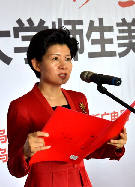 系列报道一服务社会文化惠民我校师生美术作品展在乌海开展