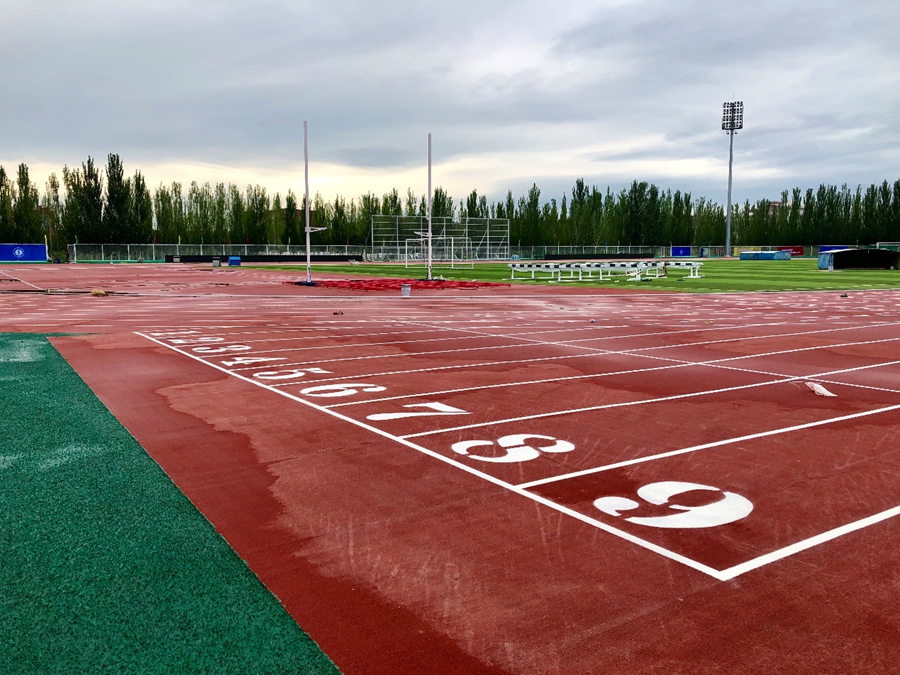 4×400 米混合接力,十项全能,跳高,撑杆跳高,跳远,三级跳远1号场地:主