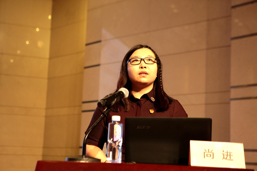 刘雪峰老师以《把握新矛盾,青春勇担当》为题作报告韩瑞平老师以