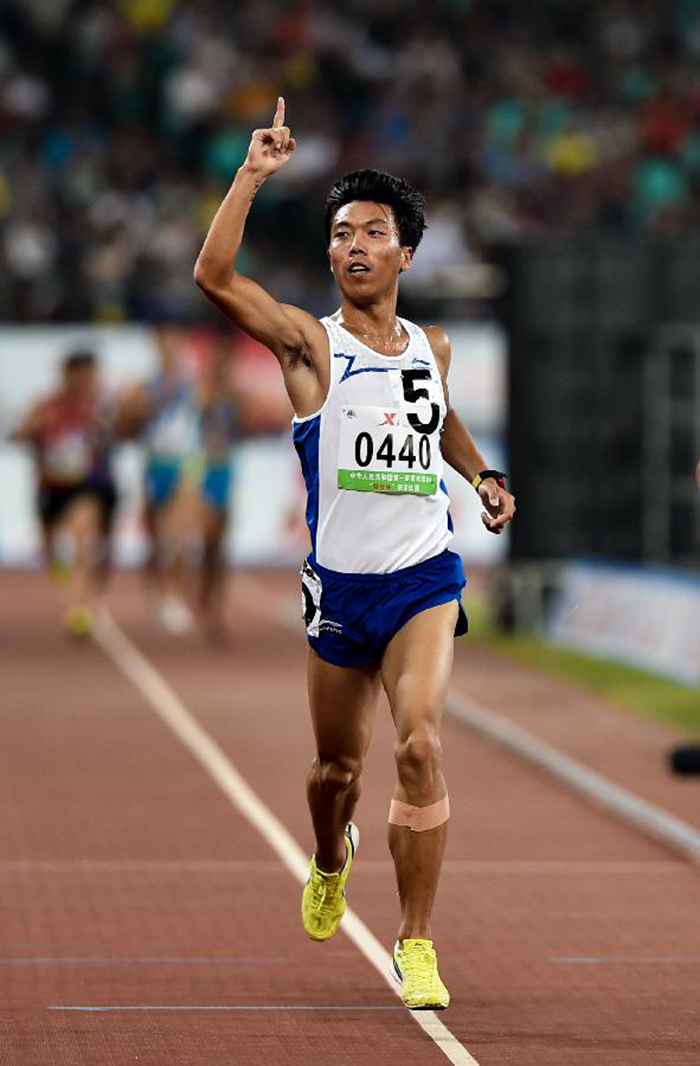 我校学生刘洪亮荣获第一届全国青年运动会田径男子5000米比赛冠军