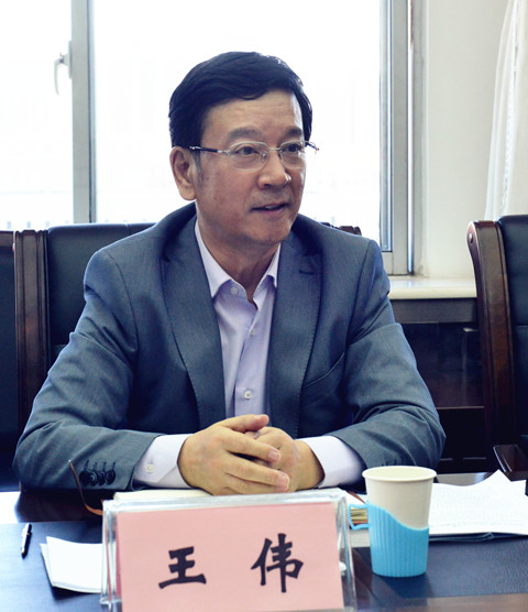自治区党委统战部常务副部长王伟一行来我校调研